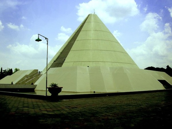 monumen jogja kembali yogyakarta indonesia monumen jogja kembali