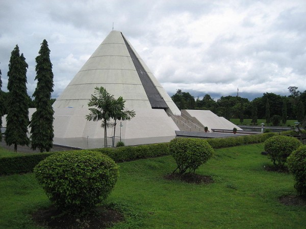 monumen yogya kembali monumen yogya kembali