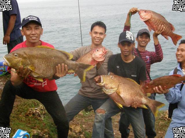 Memancing Di Pantai Boto Rubuh Wisata Gunungkidul Yogyakarta